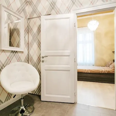 Parliment Luxury Apartament