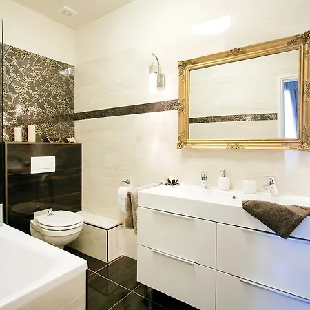 Parliment Luxury Apartament