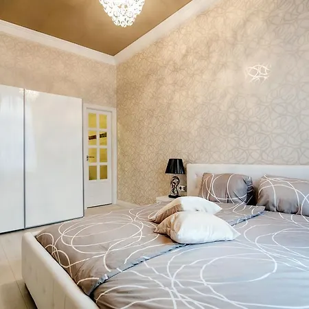 Parliment Luxury ブダペスト